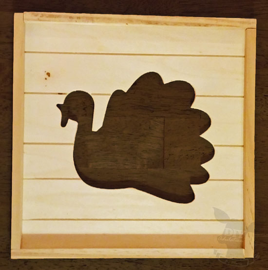 Create this plaid Thanksgiving pallet wall art in time to hang for your festivities without taking away from meal prep!