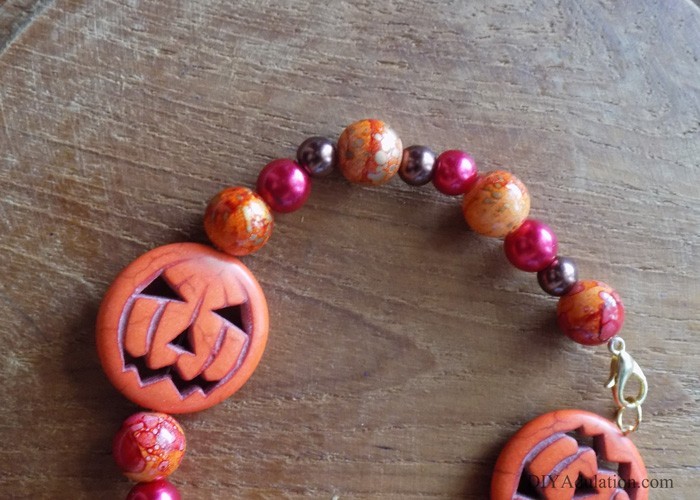 Start planning your October style now by making this pretty spooky DIY jack-o-lantern bracelet; an easy seasonal piece to rock with an everyday fall outfit!