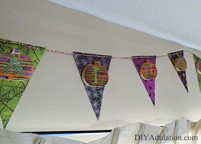 Let's get this DIY Halloween shindig back on the road! Find out how to make this super sweet DIY pumpkin banner for easy and beautiful party decor!