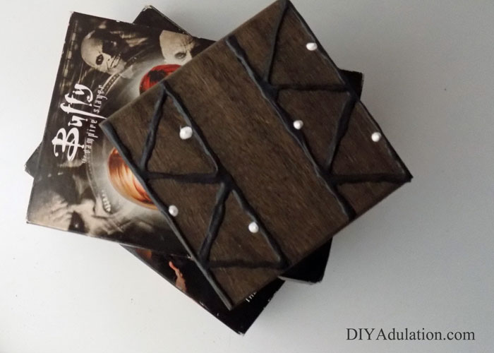 DIY Buffy Hush Box :: If you are looking for a great DIY to flaunt your BTVS nerdiness then this DIY Buffy Hush Box is the perfect start!