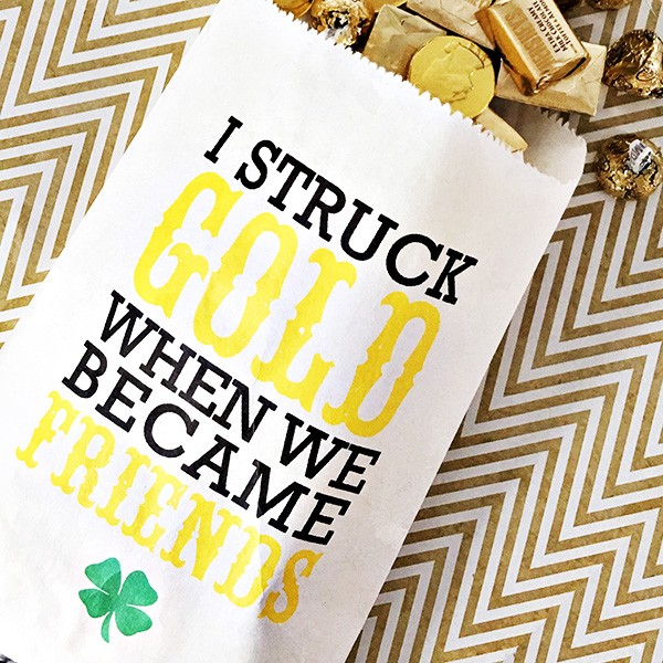Does awesome free stuff make you do a happy dance? That’s why I’ve rounded up 8 Saint Patrick’s Day free printables for you.