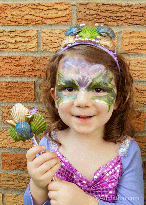 If you are looking for a fantastic group costume then these pirates and mermaid sibling costumes are it. + Get the easy face paint tutorials that correspond! #ad