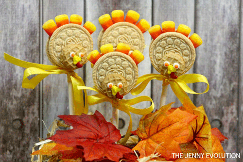 Did November creep up on you this year? These adorable and easy turkey crafts and treats are great projects to get your family in the Thanksgiving spirit!