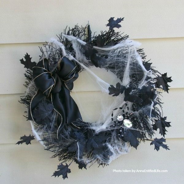 Spiderweb wreath with glam spider