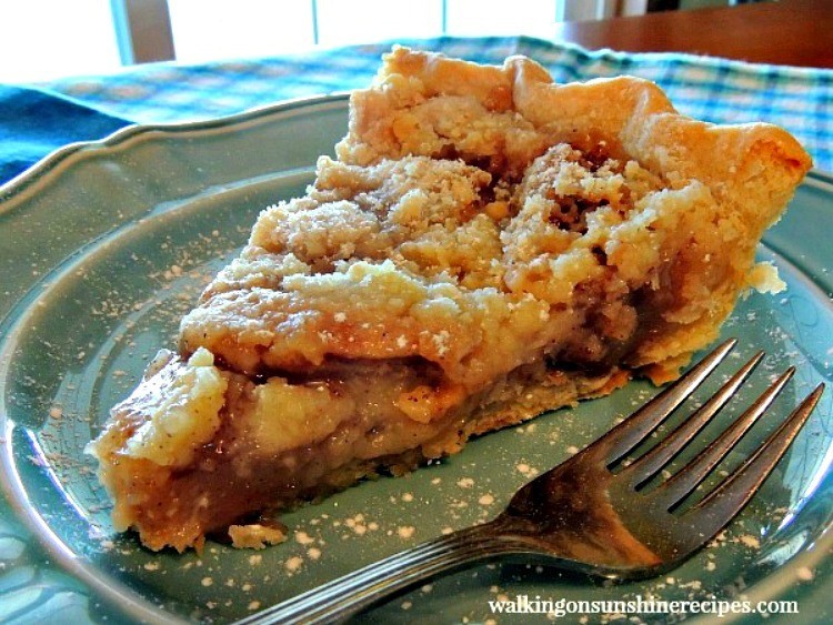 slice of apple crumb pie